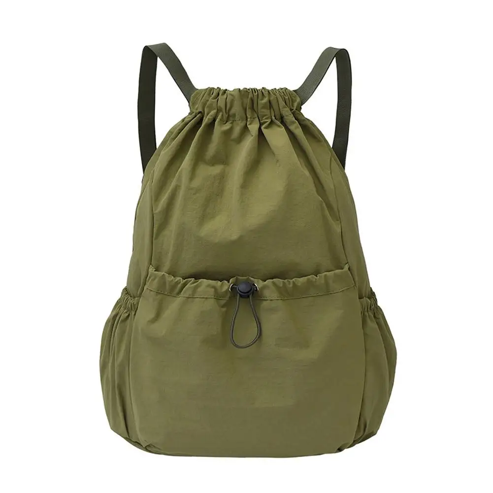 Sac de sport imperméable de grande capacité, sac à dos léger et tendance avec cordon de serrage pour l'école, les livres, les activités de plein air, les voyages