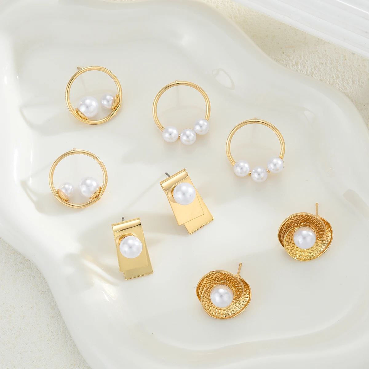 طقم أقراط معدنية هندسية مكونة من 8 قطع للنساء على الطراز الفرنسي أقراط هندسية بسيطة باللون الذهبي مجوهرات أنيقة #3