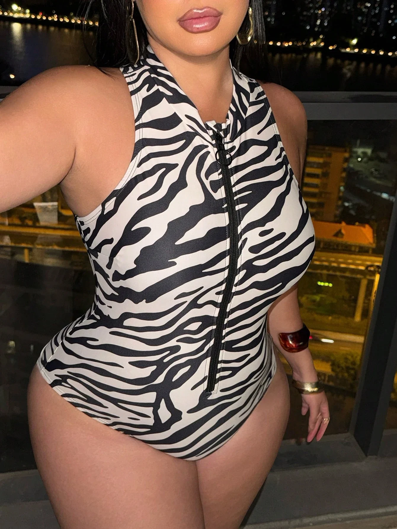 High-Waisted Plus Size Zebra Print One-Piece Swimsuit With Front Zipper, Sleeveless Sporty Design For Surfing