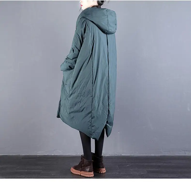 سترة نسائية شتوية أوروبية جديدة لعام 2025 من القطن سترة قطنية فضفاضة بقلنسوة كبيرة الحجم