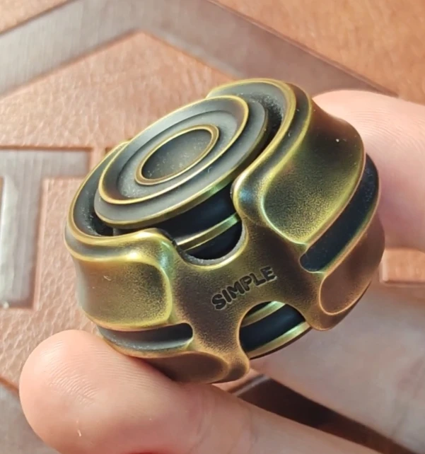 

Used EDC H.L Brass bamboo fingertip gyroscope Decompression toys