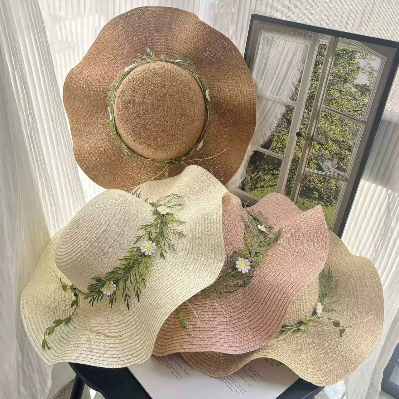 Summer Women's Daisy Straw Hat: Hand-Woven Floral Sun Hat for Vacations, Beach Trips, and Sun Protection