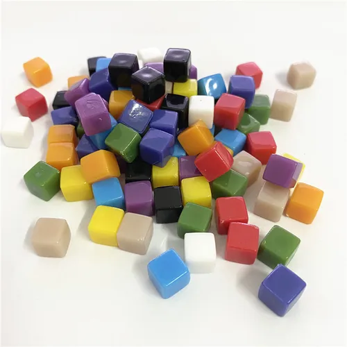 Imagen 1 del producto 100 unids/set 8mm Color sólido esquina cuadrada en blanco dados acrílicos pieza de ajedrez cubo de tamiz de ángulo recto para juego de mesa