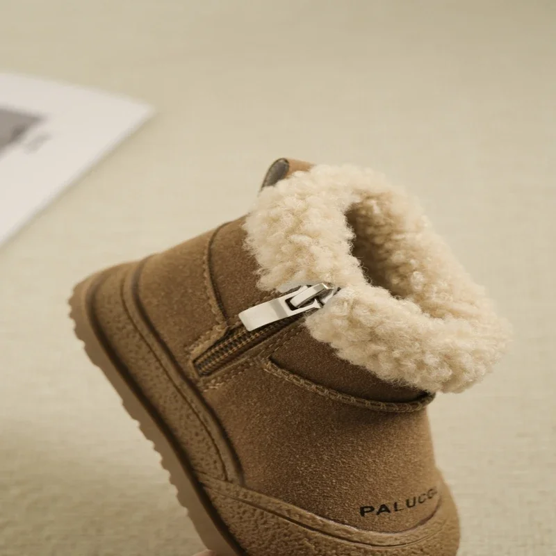 2026 Winter Neue Kinder-Freizeitschuhe aus Leder für Mädchen, Modischer Neuer Stil, Weiche Sohle, Rutschfest, Vielseitige Knöchelhohe Baumwollstiefel – Detail 9