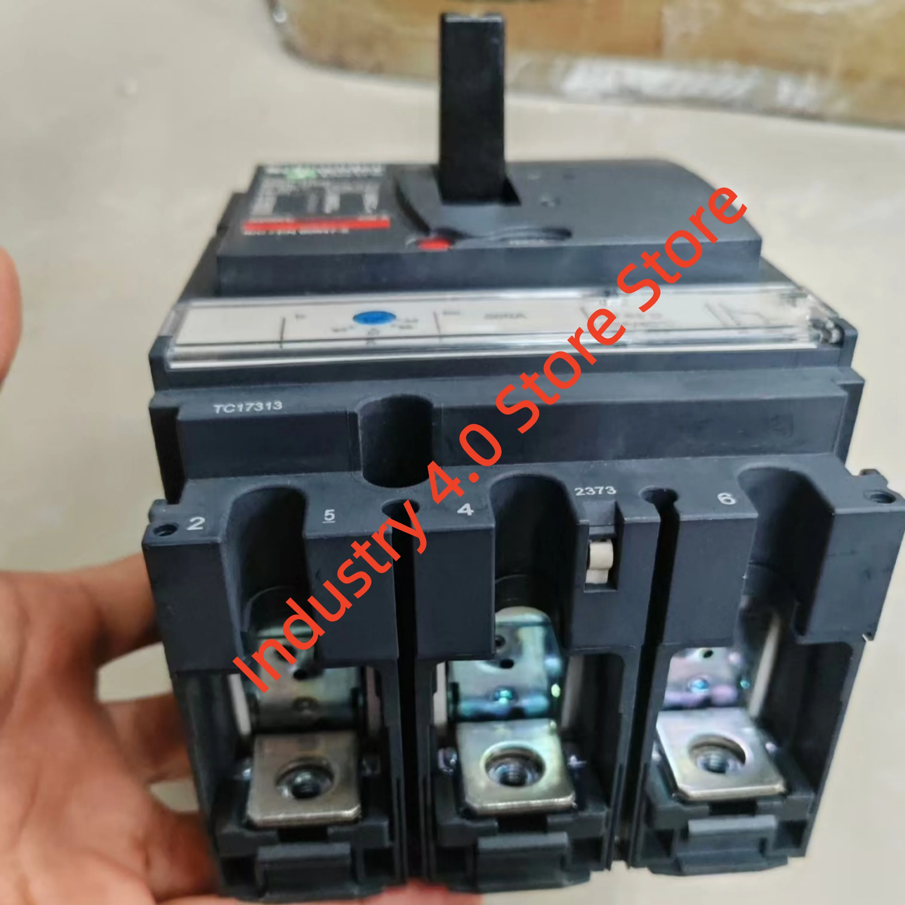 قاطع الدائرة LV429632 الأصلي الجديد