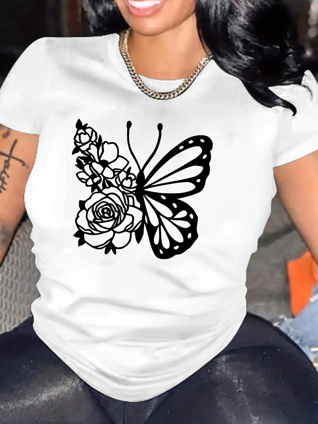 Ropa informal de moda para el día a día para mujer, camiseta de manga corta con estampado americano y estampado de mariposa cómoda en blanco y negro