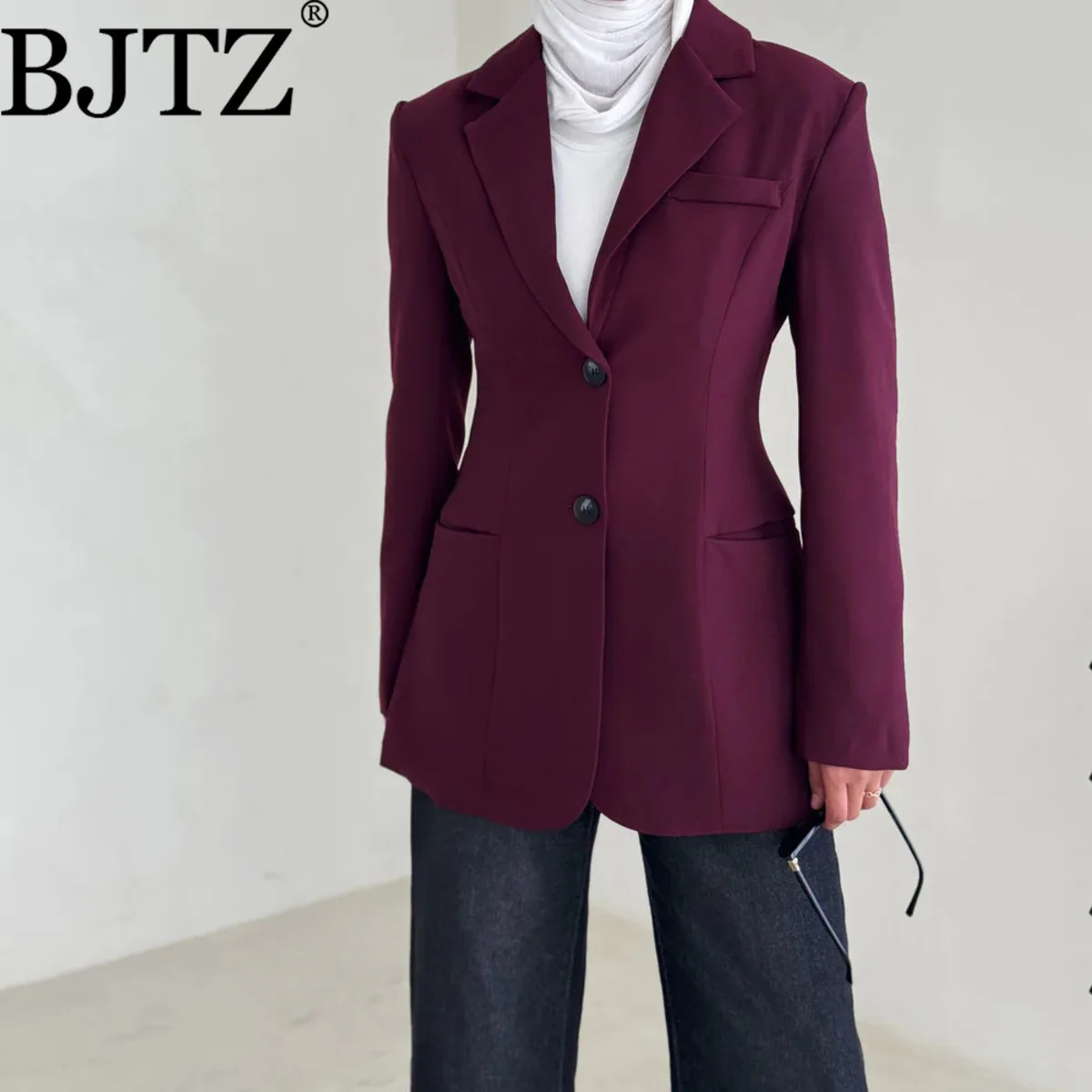 

BJTZ Fashion Classic 2 Buttons Chic Blazer Woman's 2025 Spring Autumn Office Lady Versatile Solid Color Notched Jacket