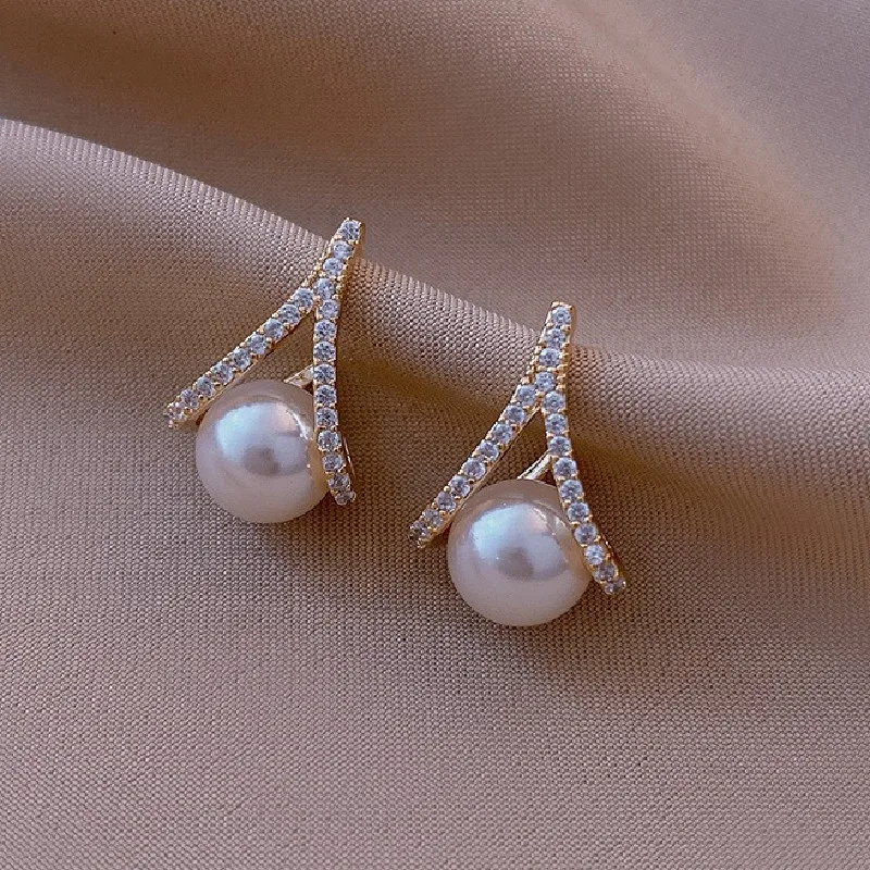 White Imitation Pearl Crystal Rhinestone Stud Earrings for Women New Personality Trendy Jewelry Wholesale Girlfriend Gift