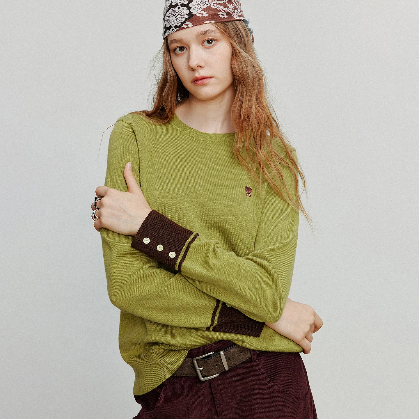 TOYOUTH المرأة محبوك سترة 2025 الخريف جديد الجولة الرقبة الحب المطرزة التباين الربط الصوف محبوك سترة القمم