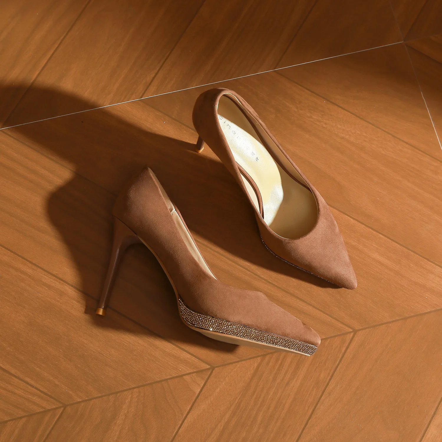 

Туфли на высоком каблуке Bloomsteps [Sheepskin] для женщин, с острым носком, из элегантной замши, со стразами, водонепроницаемые, на платформе, одиночные туфли