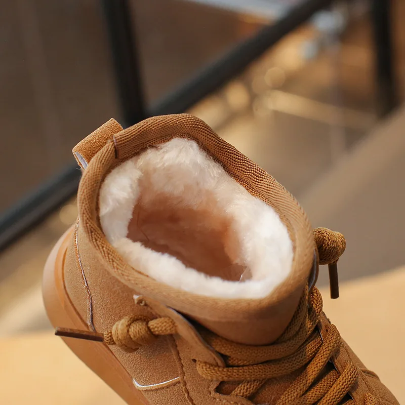 الشتاء أحذية أطفال 2025 جديد ريترو الطفل المخملية الأحذية الكورية الطبعة فتاة الموضة المضادة للانزلاق Comforta حذاء الأطفال أحذية الثلوج