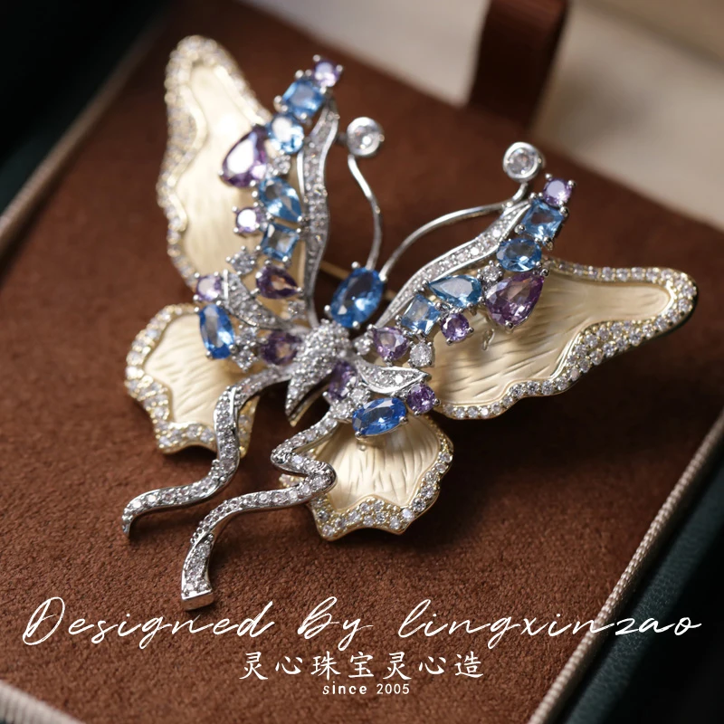 

Luxury Crystal Butterfly Series Brooch Women Delicate High Quality Gilded Brooches Rhinestone Pin Brooch Jewelry Gifts for Girls