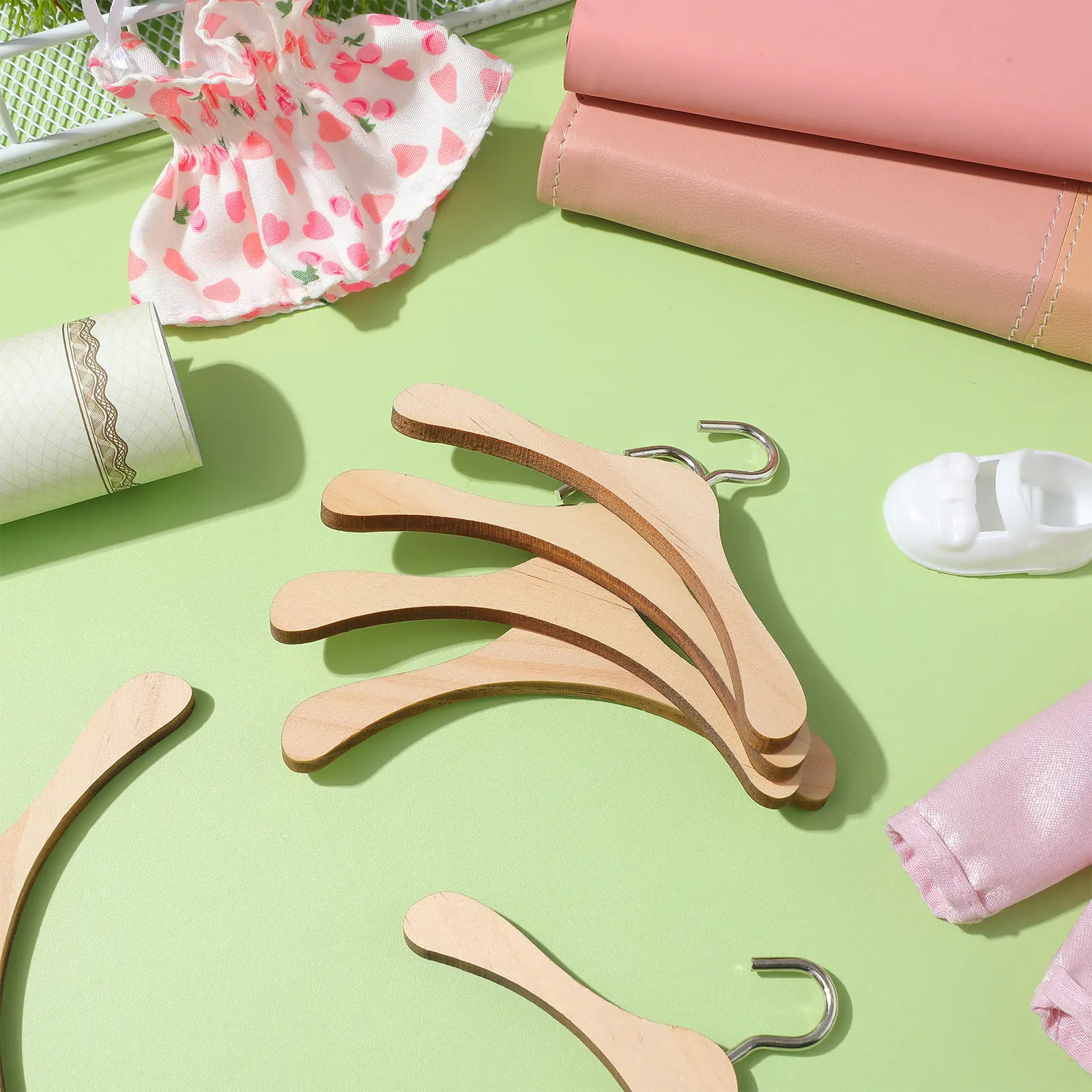 

10Pcs Wooden Clothes Hangers Mini Bjd Dollhouse Accessories Organizer Small Clothes Hanging Tool Wooden Hanger