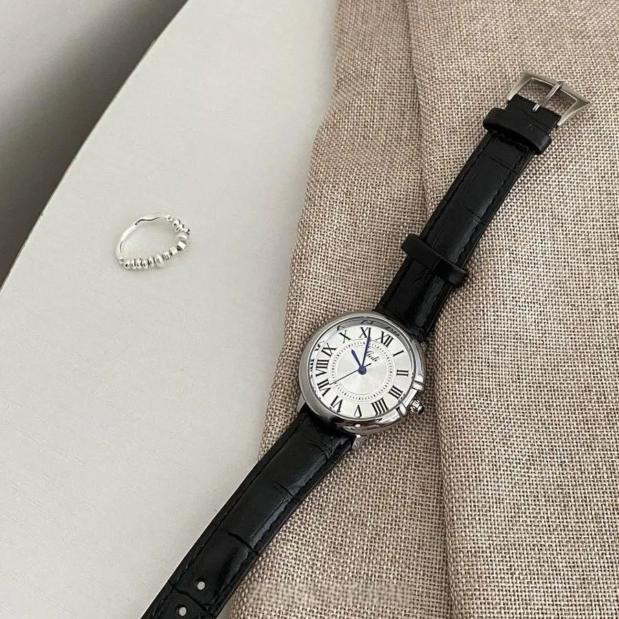 Retro Fashion SimpleWomen'S Watch With A Large Round Dial Leather Strap Versatile And Exquisite Design Stylish Quartz Wristwatch