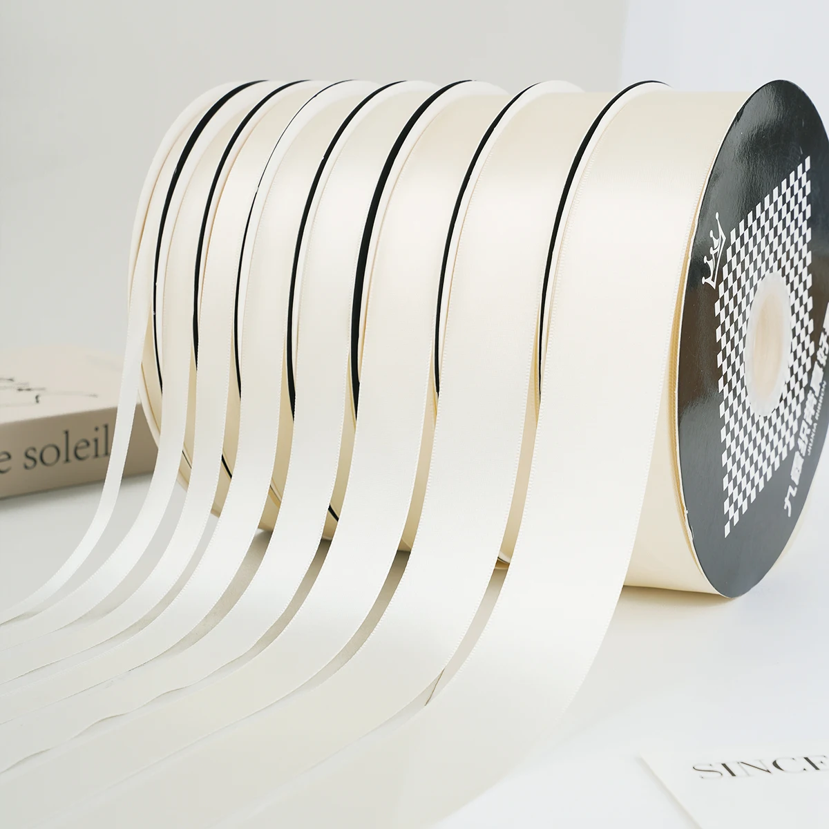 

Атласная лента ручной работы для декора выпечки, большой рулон, уплотненная, для упаковки подарочных коробок, с цветами розы, рисово-белая