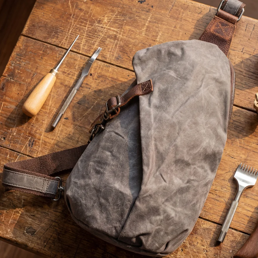 Vintage Waxed Canvas Chest Bag for Men Water-Repellent Casual Crossbody Sling Bag Top Layer Leather Zipper Shoulder Pack
