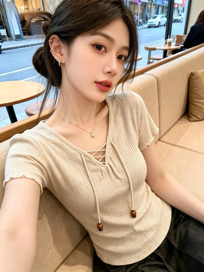 

Unique Knitted Short Sleeve Women's Top with Bow And Wood Grain EdgeRecommend Self Retaining Style Softening Ageing Summer Ne...