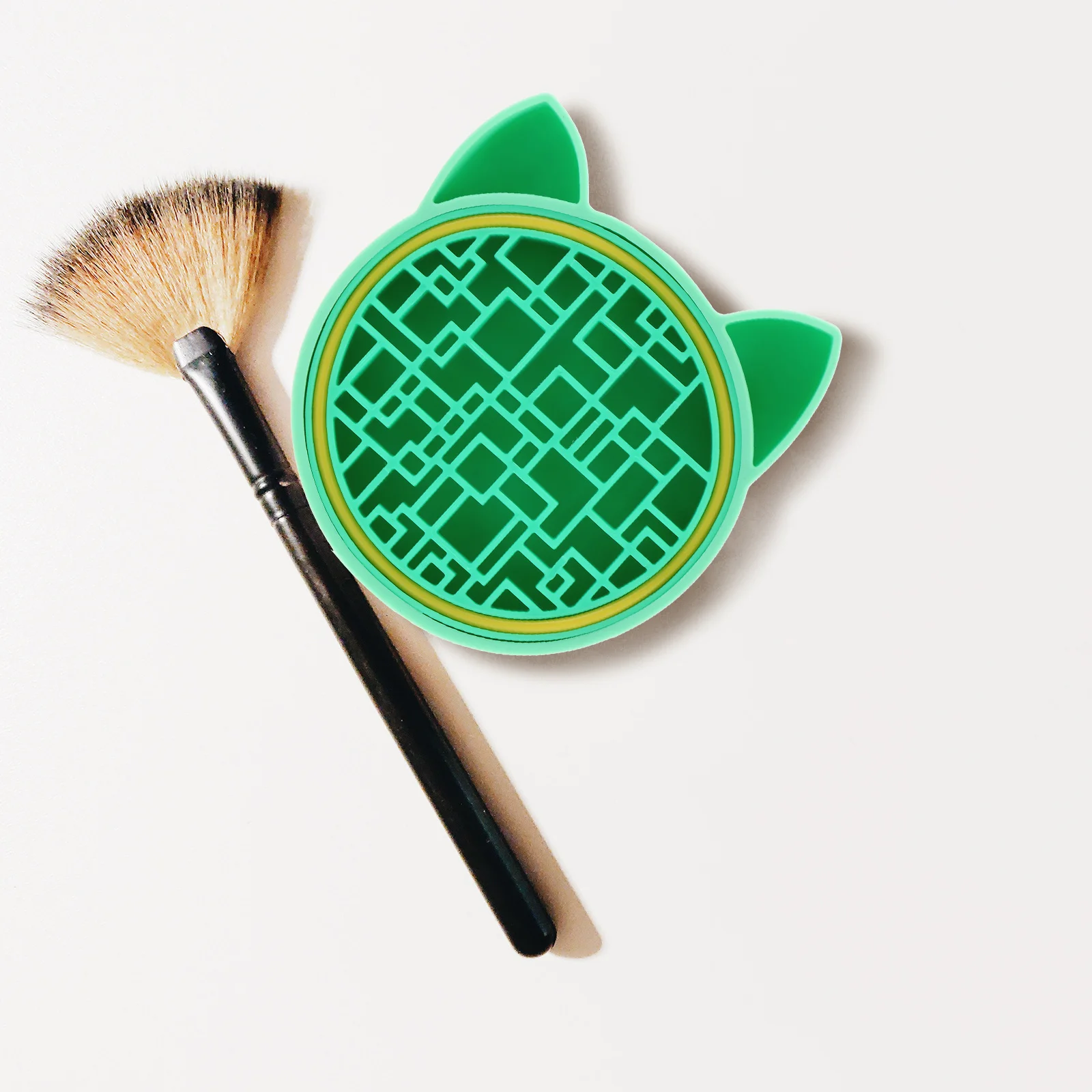 シリコン製メイクブラシクリーナーマット 2 in 1 ブラシスクラバーホルダーパッドラック 効果的な油汚れ除去 肌に優しい 簡単操作