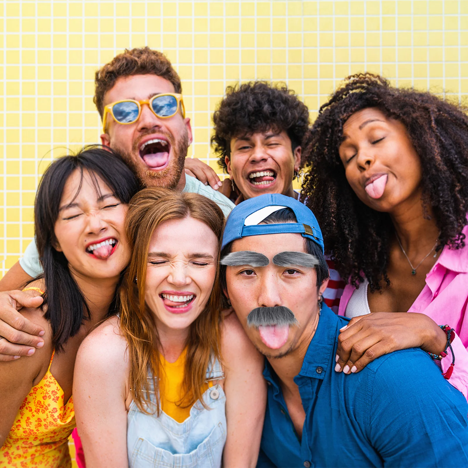 1 set di barba finta e sopracciglia combinati dall'aspetto realistico, facile da applicare per il travestimento di Halloween, cosplay, raccolta festiva, oggetti di scena da uomo