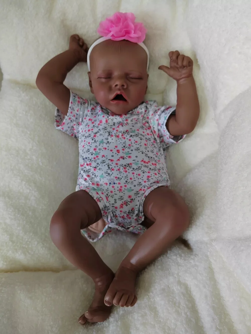 Risbecko 43CM Levi muñeca recién nacida Reborn durmiendo silicona suave Flexible tono de piel 3D con venas visibles muñeca de pelo pintado a mano