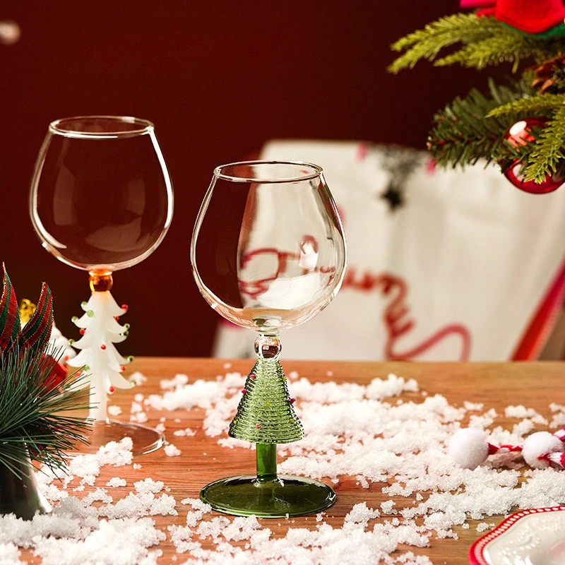 

New Original Design Creative Practical Handmade Brushed Christmas Tree Wine Cup Giving Christmas Decoration High Grade Glass Cup