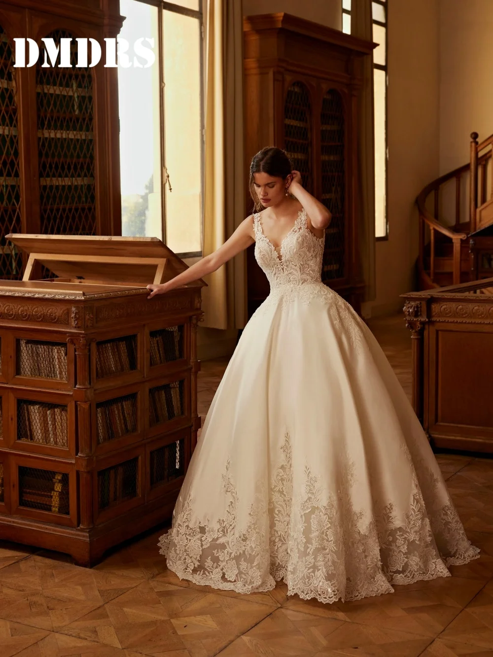 

Charming Spaghetti-Strap Wedding Dresses Formal A-Line Bridal Gowns Elegant Appliqué Tulle Floor-Length Wedding Gowns Vestidos D