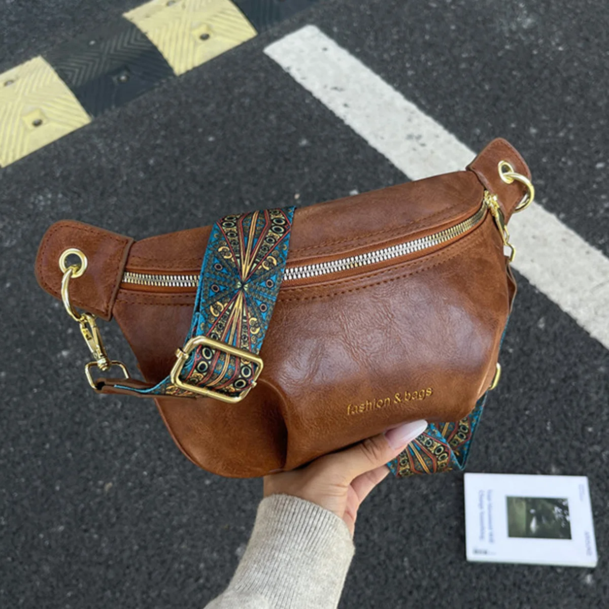 

Retro Fashion Women Crossbody Bag Solid PU Leather Shoulder Bag Zipper Adjustable Patterned Strap Waist Bag for Daily Commute
