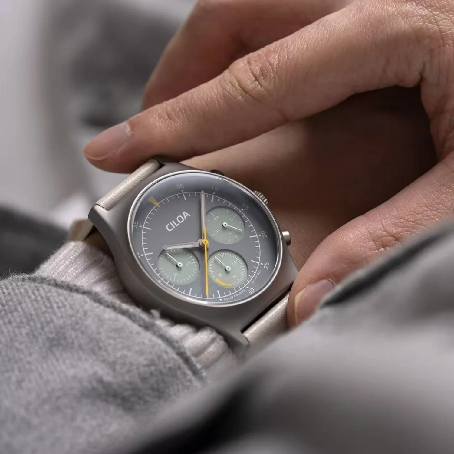 Thumbnail 3 - #25 Latest Slim Quartz Watches Offers