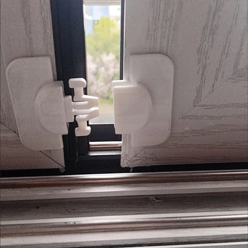 

No-Drill Child Safety Lock, Easy Installation Style, Strong Adhesive No Damage to Furniture & Simple Operation, safety supplies