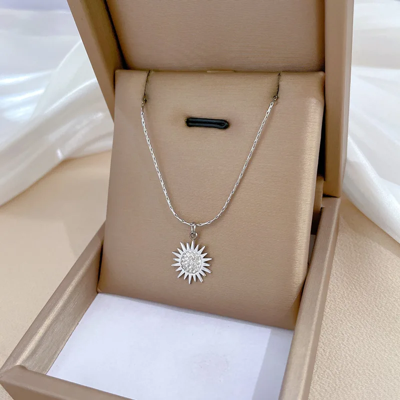 Stainless Steel CZ Crystal Sunflower Pendant Necklace For Women Round Solar Sun Charm Fashion Jewelry Retro Necklace Collar