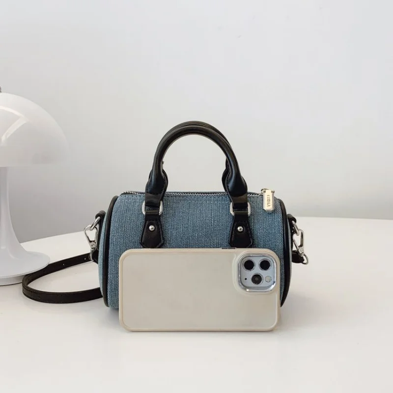 

Classic Parisian Style Leather Shoulder Bag For Women With Timeless Silhouette And Elegant Look