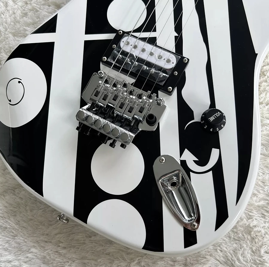 Personalizado ST Blanco y Negro Guitarra Eléctrica H Pastillas Floyd Rose Bridge Chrome Duro Envío Gratis