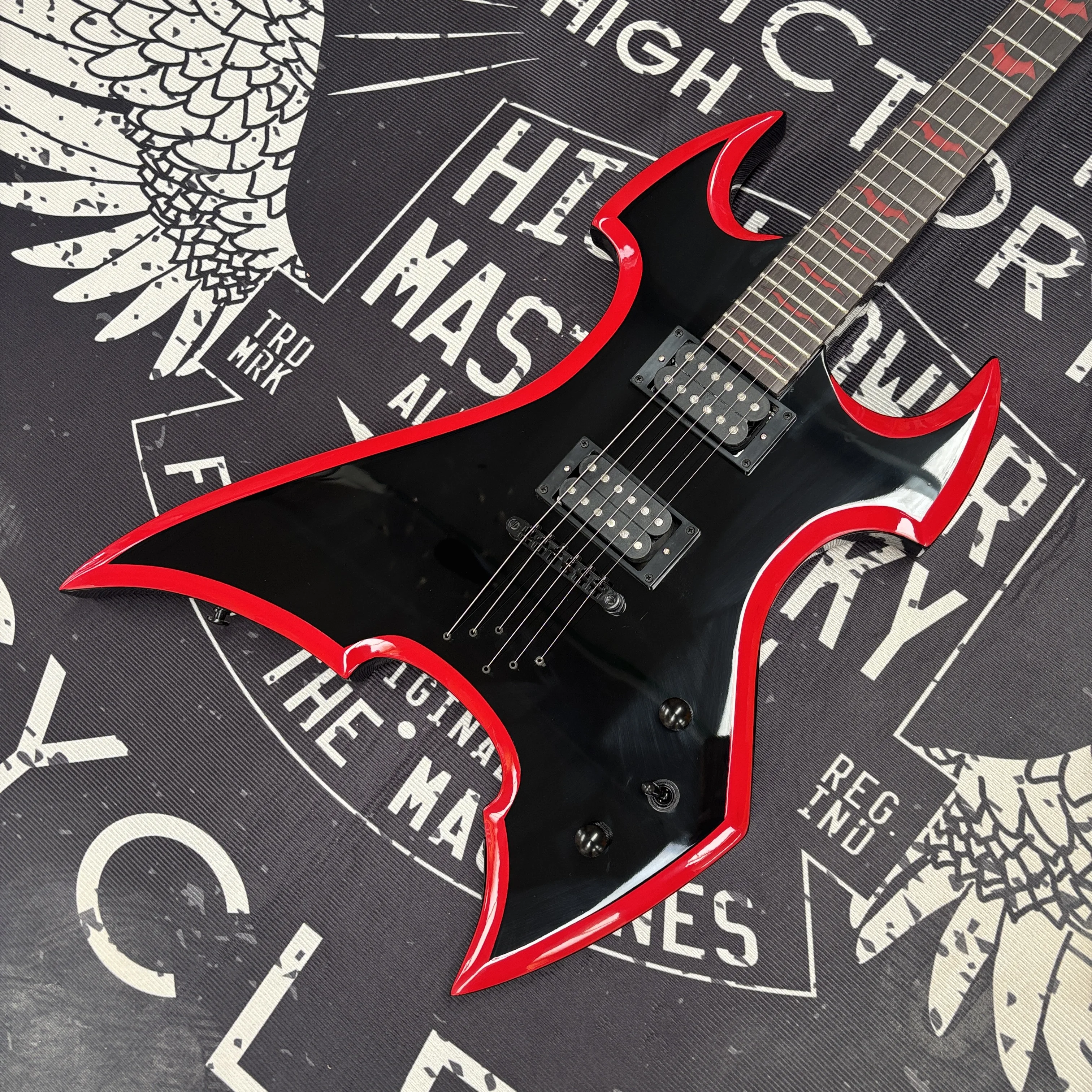 

Personality 6-String Black Electric Guitar with Eye-Catching Red Binding, Dual-Coil Pickups, Distinctive Beginner's Guitar