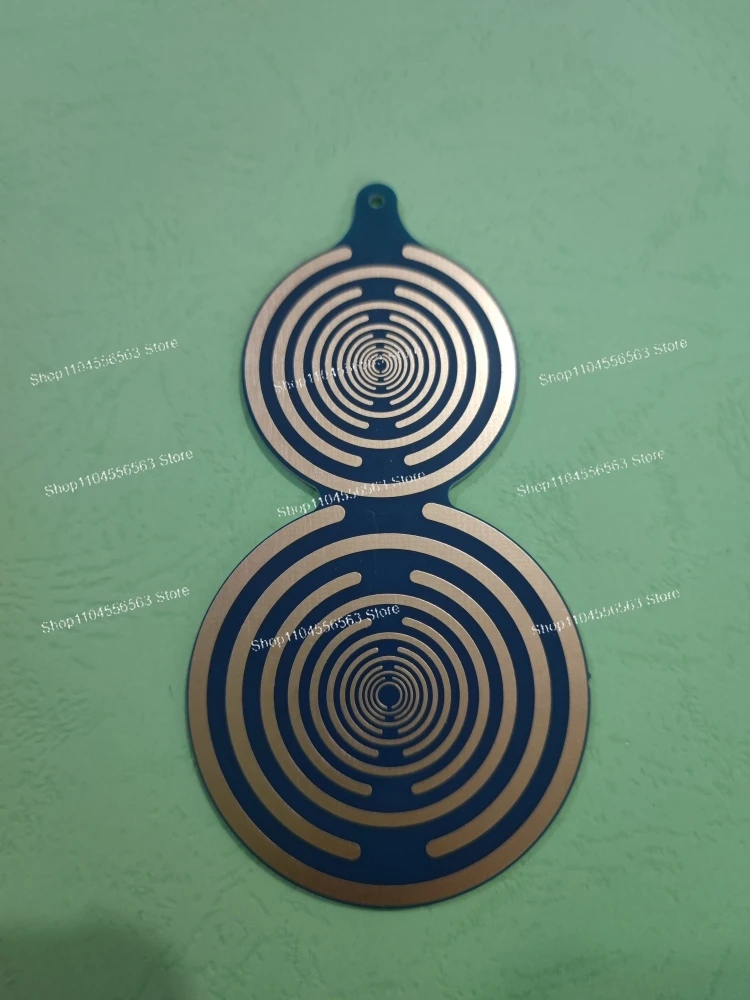 

Поляризованная многоволновая осцилляторная антенна для передачи расхода энергии и размножения сигналов