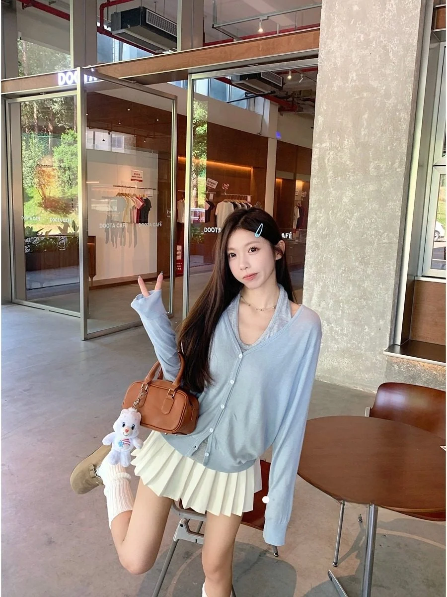 

Soft Blue V-Ne Long Sve Knitted Top Women's Loose Fit Base irt Autumn Versatile Casual Faion Korean Sle Knitted Sw...