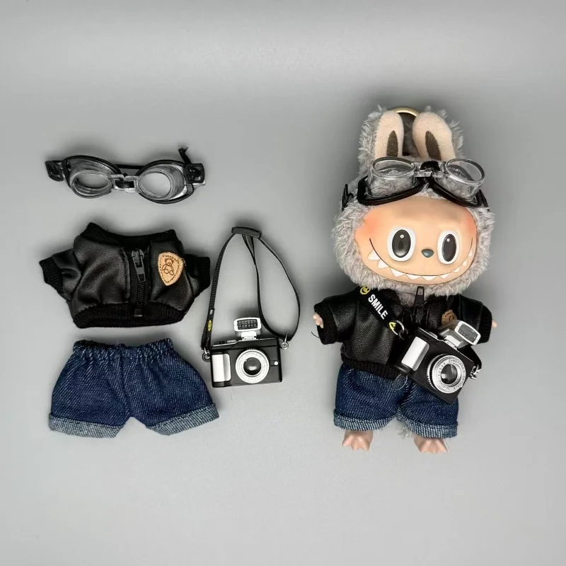 ل 17 سنتيمتر Labubu كول مصور دمية الزي أفخم دمية الأسود الدب الصغير سترة جلدية مع نظارات وحزام كاميرا صغيرة ديكور