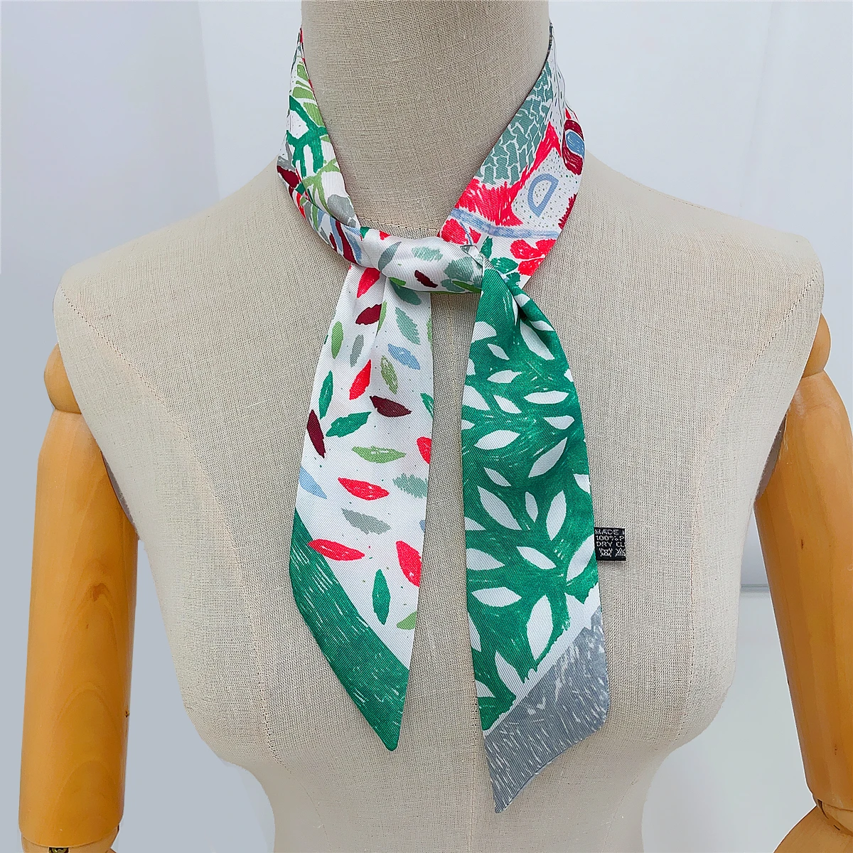 2024 Design Leaves Brand Silk Scarf Luxury Scarf Women Foulard Skinny Bag Scarves Neckerchief Fashion Hair Headband