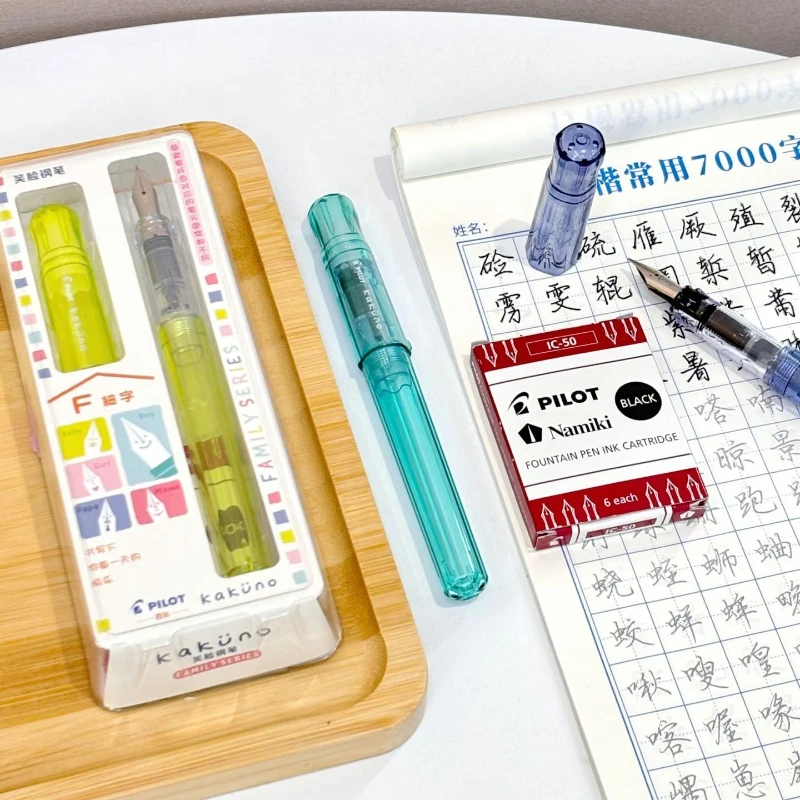 Pióro wieczne Pilot Kakuno z przezroczystym korpusem, stalówka F/M z uśmiechniętą buźką, ergonomiczny uchwyt, idealne do ćwiczeń kaligrafii dla uczniów szkół podstawowych. — zdjęcie produktu 5