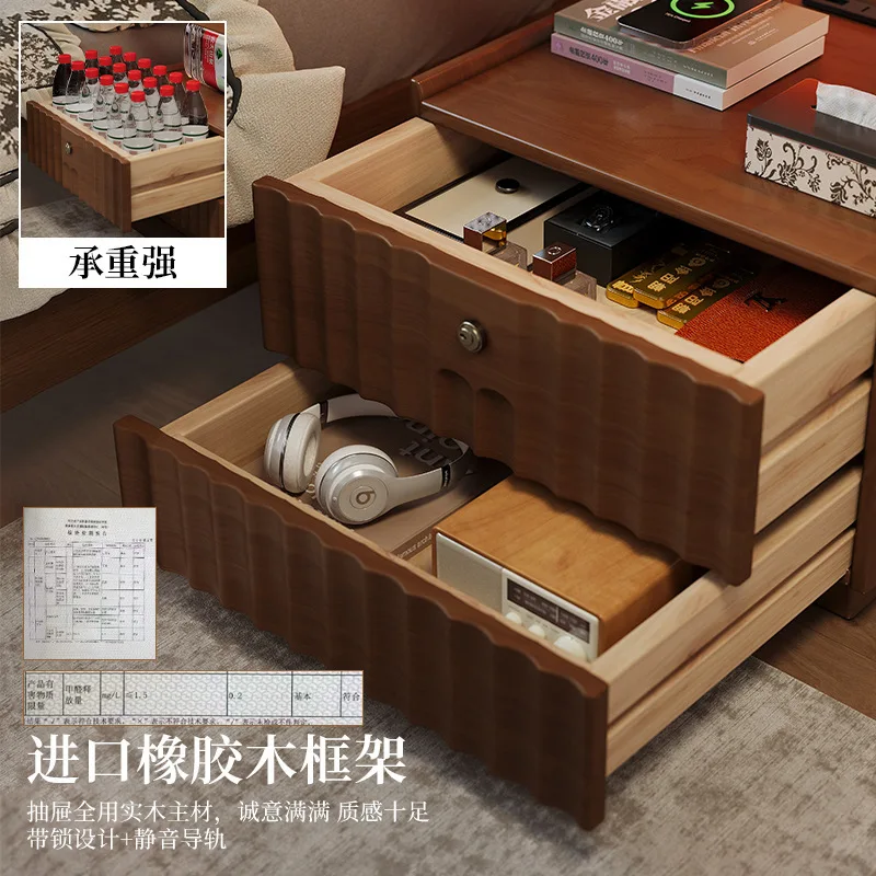 طاولة بجانب السرير من الخشب الصلب، وغرفة نوم منزلية بسيطة وحديثة مع قفل، ورف صغير بجانب السرير، وخزانة تخزين بسيطة #3