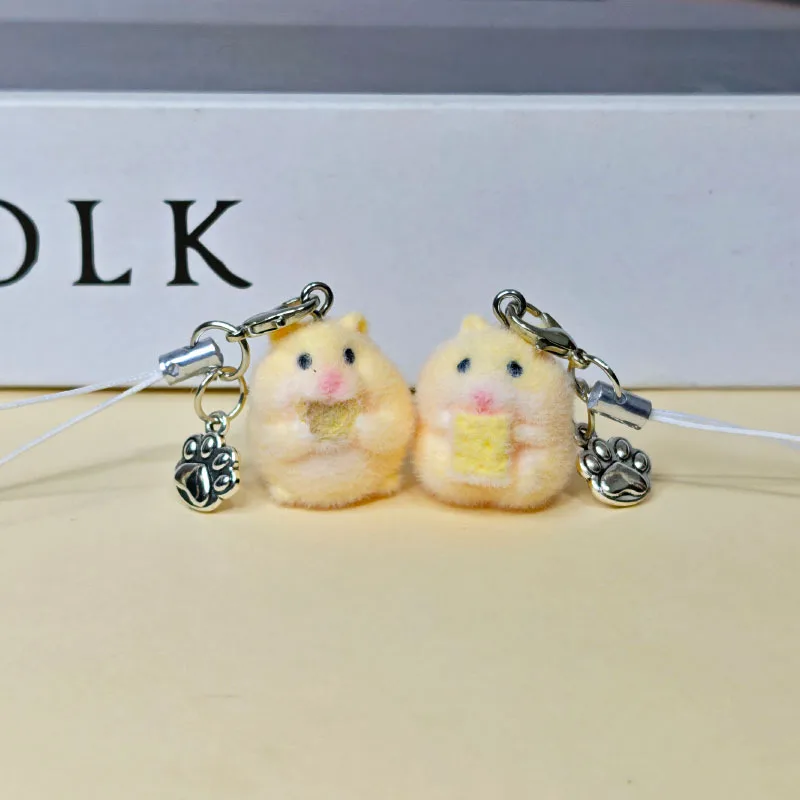 

Cute flocking anime hamster keychains, charming 3D accessories, car key rings, jewelry, cartoon phone pendants, gifts