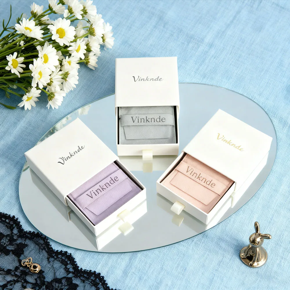 

Custom Logo 9x9x2.5cm Jewelry Drawer Box With 8x8cm Personalized Microfiber Strip Bag Suede Velvet Pouch Ring Earrings Organizer