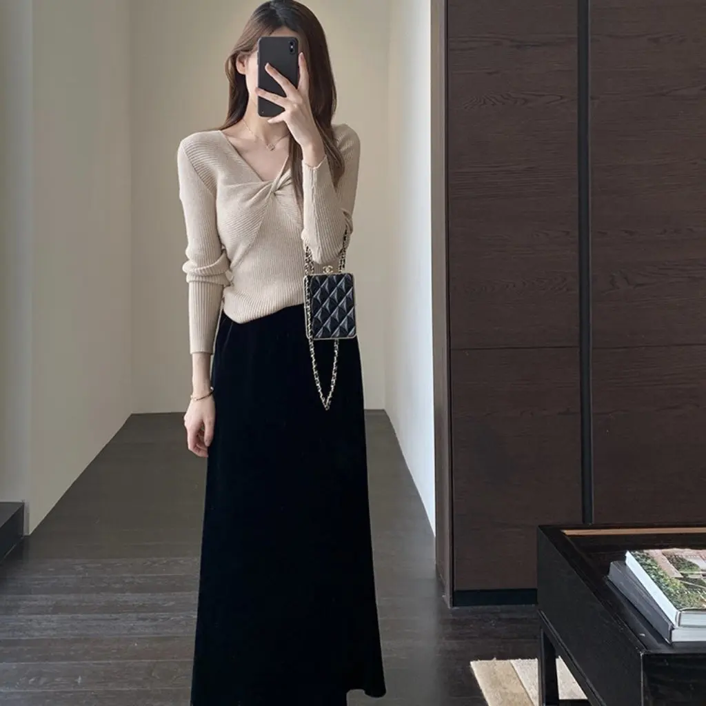 

Elegant Romantic High Waist Skinny Black Velvet Fishtail Skirt for Women Winter Fashion F112002