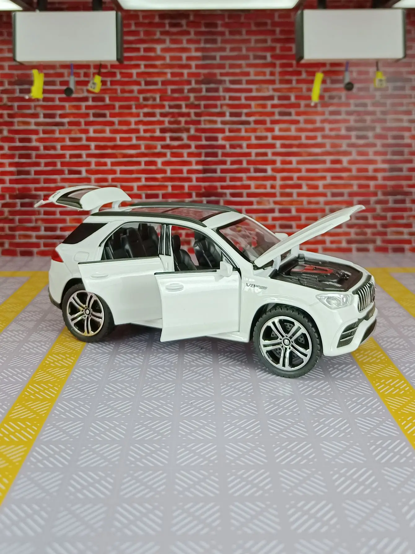 1:32 Mercedes Benz GLE 63S Alloy Sports Car Model Diecast Metal Toy Vehicles Car Model Simulation Sound Light Collection Kids