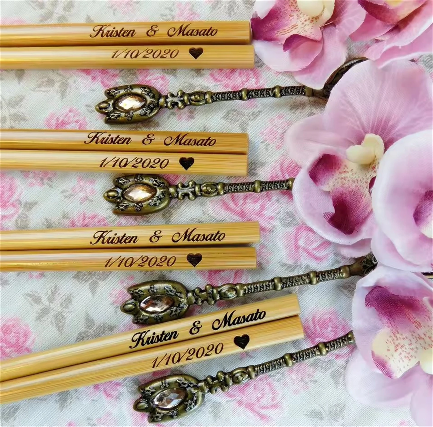 

100pr Новые персонализированные палочки для еды, экономия даты, палочки для еды на свадьбу, бамбуковые палочки для еды с гравировкой, свадебный подарок, свадебная фавушка
