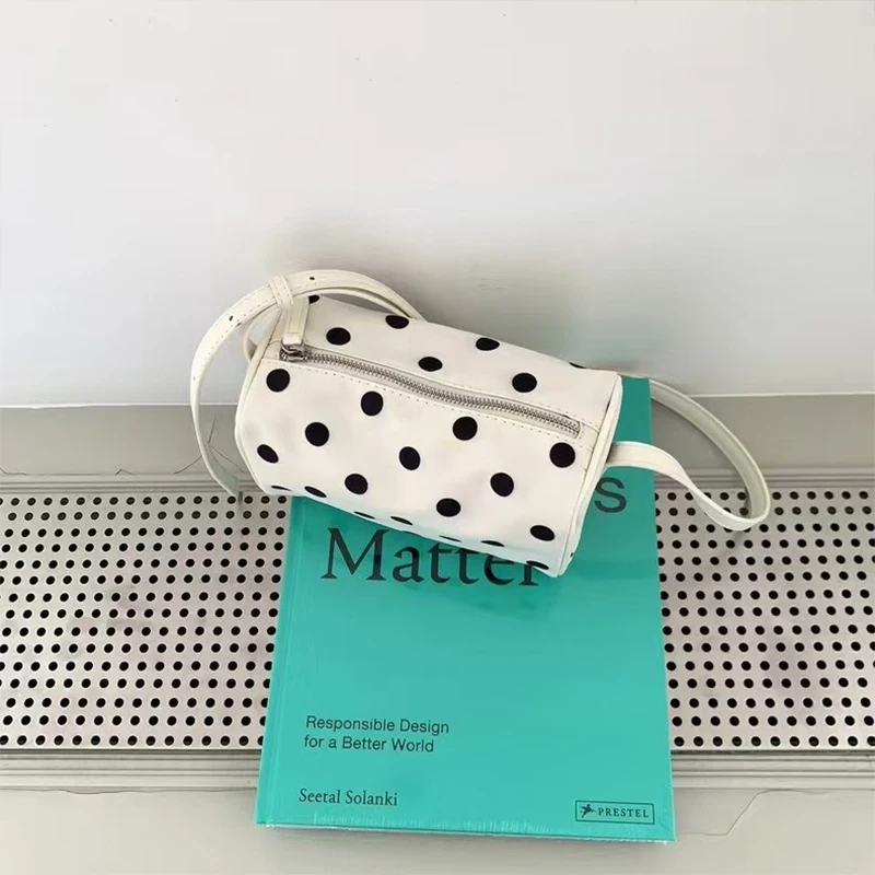 

Fashionable Polka Dot Three-dimensional Pillow Bag Korean Casual Hand-held Toast Bag New Versatile Simple Shoulder Messenger Bag