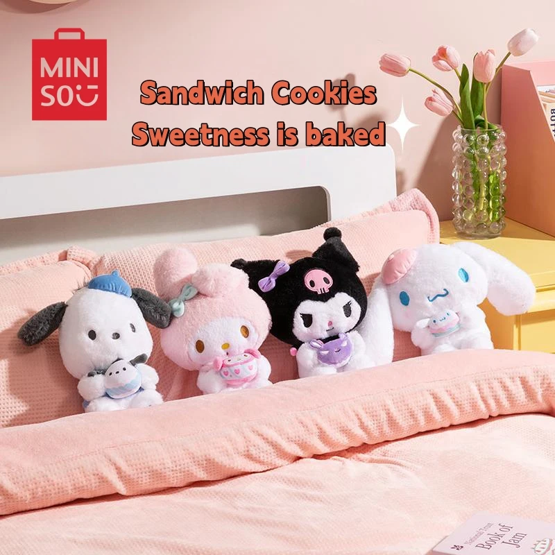 

Серия MINISO Sanrio, плюшевая кукла-сэндвич с печеньем, милая кукла Kuromi, мультяшное периферийное украшение для дома, праздничные подарки для мальчиков и девочек