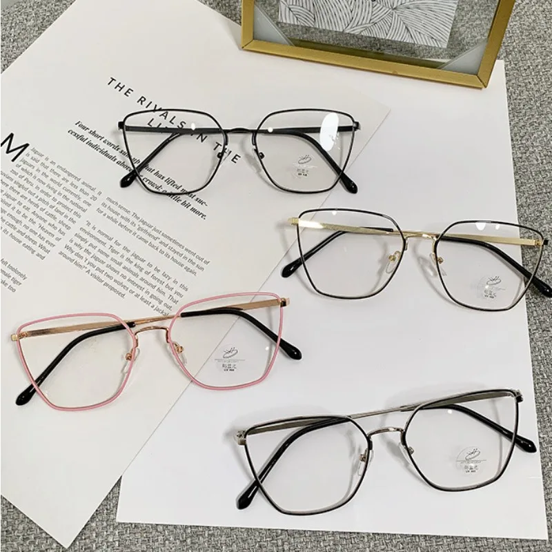 Ultra Light Cat Eye Metal Thin Border Photochromic Grey Large Frame Anti Blue Light Glasses Women's Radiation Resistant Glasses