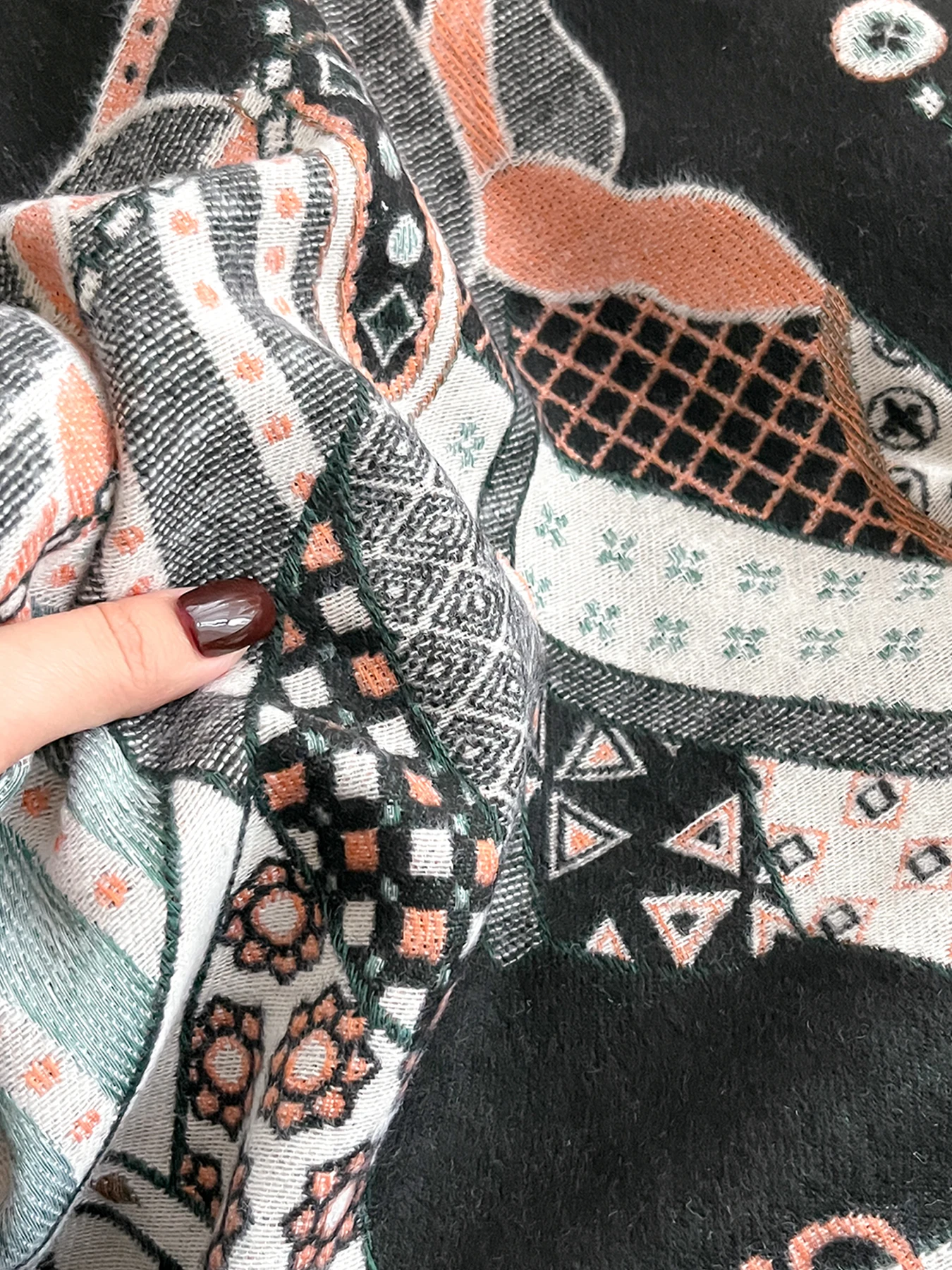 Eleganter Pashmina-Schal mit Pferdemuster für Damen, luxuriöser Kaschmir-Schal, dick, warm, Herbst- und Winterdecke, Stola, langes Design – Detail 16