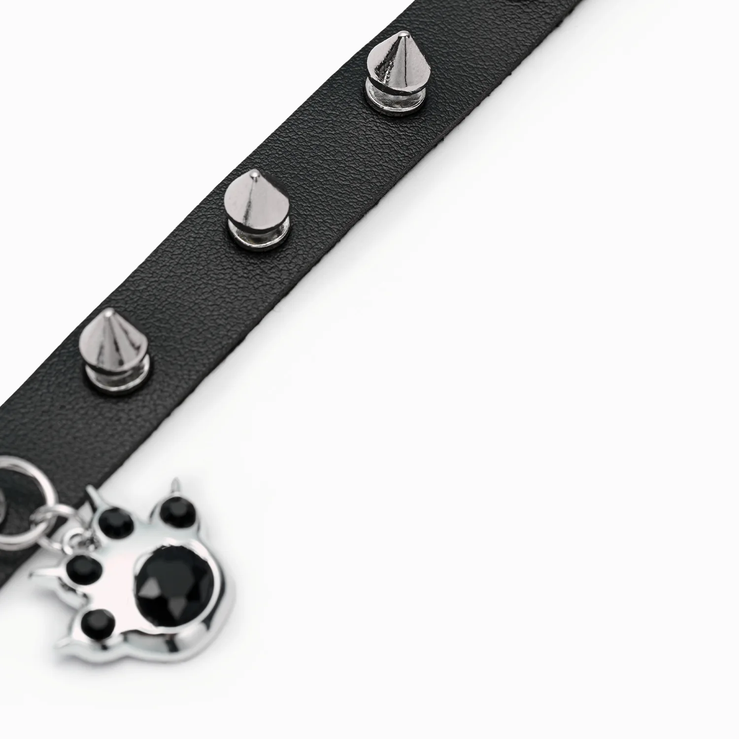 Punk  Simple  Individuality   Hottie  Dark   Rock and roll  Originality   Sex appeal Cat's paw   Bone   Leather   Rivet   Choker