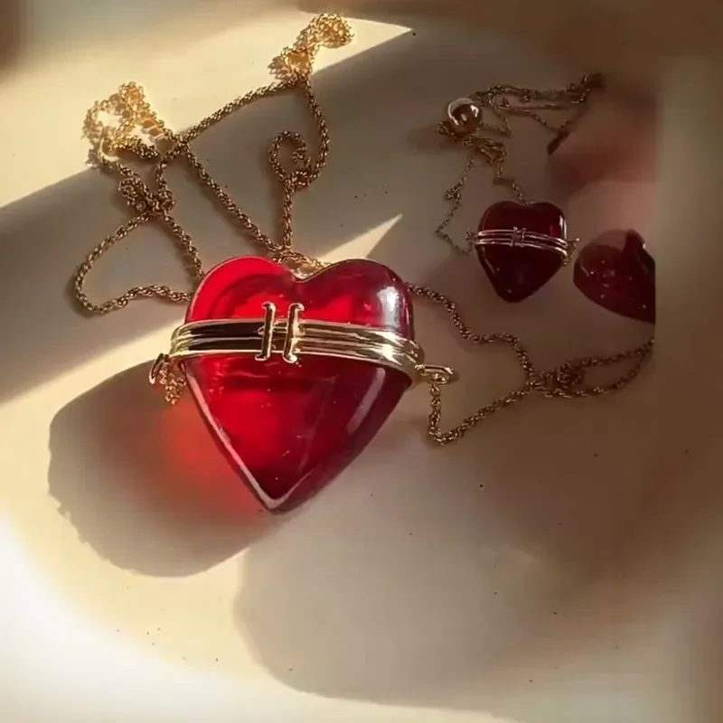 Resin peach heart long necklace women's premium versatile can be opened hollow retro red love sweater chain